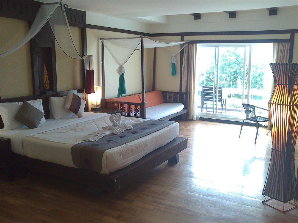 Oyo 255 The Ocean Hotel Patong Exterior foto